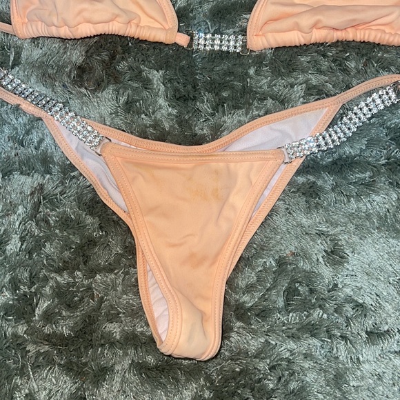 Bikini - Picture 4 of 6